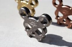 GiantMouse Morbid Mouse Mini Titanium, Bottle Opener 7 GiantMouse Morbid Mouse Mini Titanium, Bottle Opener -Knives and tools GMMM MINI TI 20 sfeerfoto